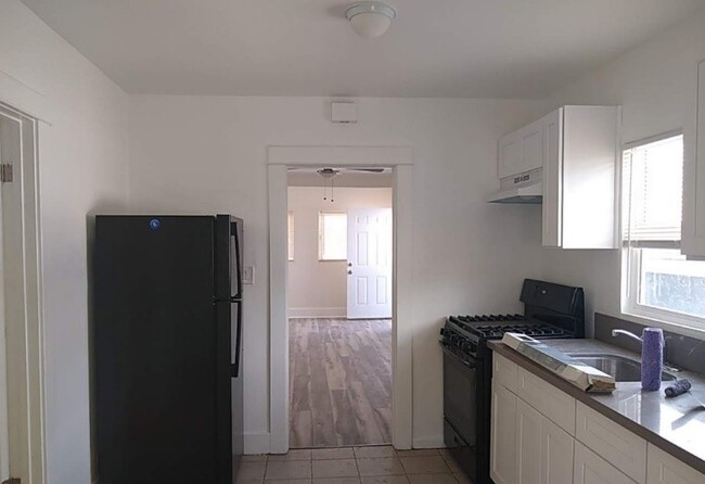 Building Photo - **Beautiful 2 Bed 1 bath Single Family Hom...