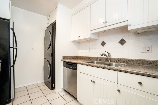 Building Photo - 8162 Eastport Dr