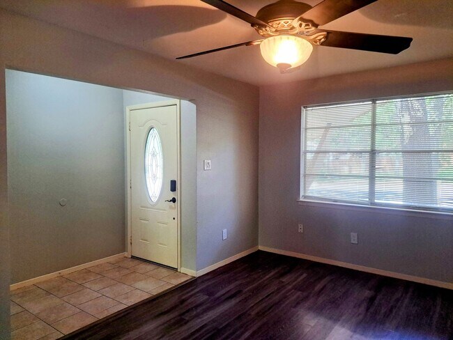 Building Photo - 56041 Glenwick Ln