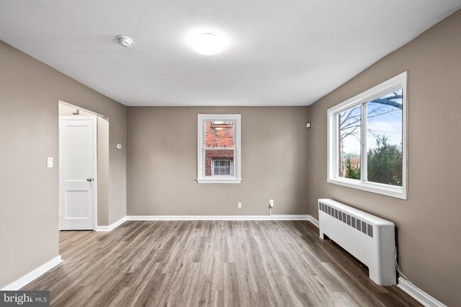 Building Photo - 2412 18th St SE