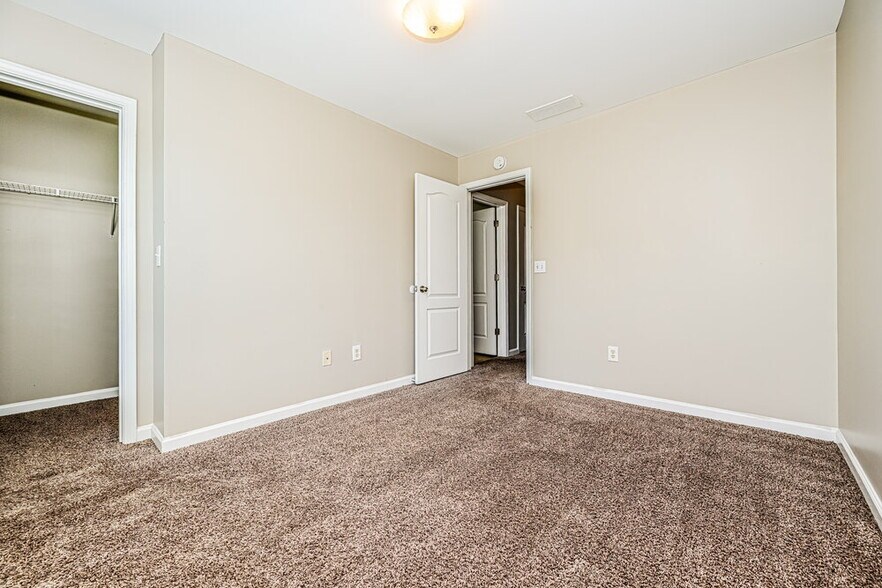 Building Photo - 5792 Castlebrook Dr