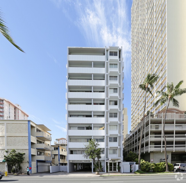 Building Photo - Boulevard Tower