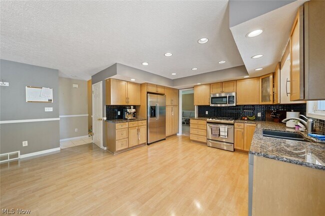 Building Photo - 2950 Royalwood Rd