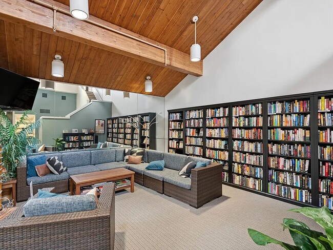 Building Photo - 20 NE 2nd St