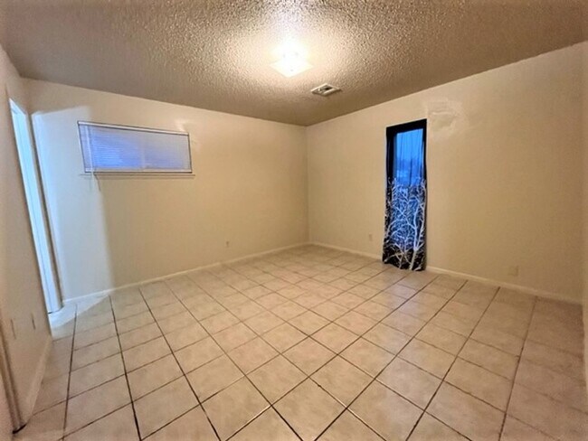 Building Photo - 1037 SW 103rd St