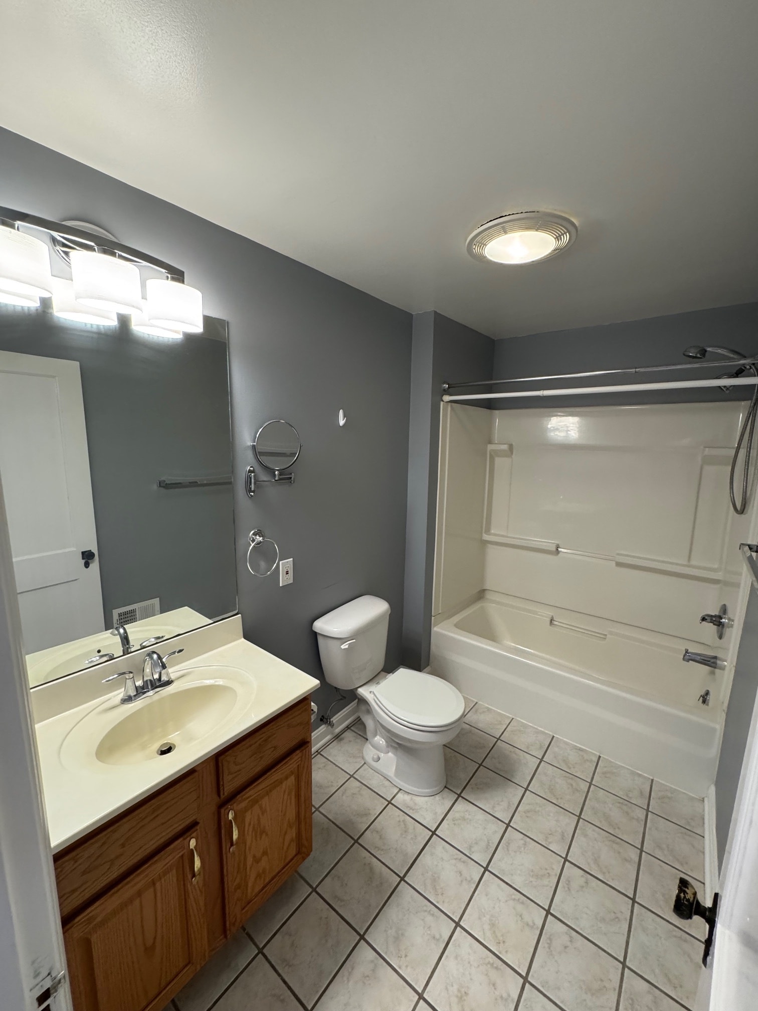 Building Photo - 301 Kambach St