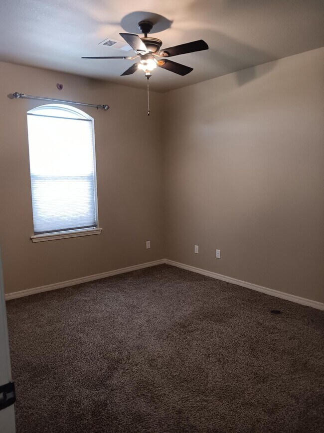 Building Photo - Hinge Property Management