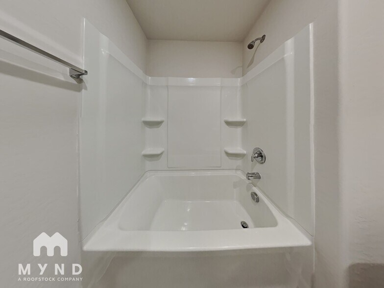 Building Photo - 10253 W Wenden Dr