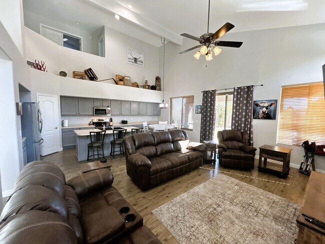 Building Photo - Beautiful fully furnished 4-bedroom, 2.5-bath home located near downtown Gilbert!
