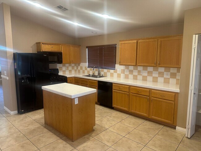 Building Photo - NW!! Single Story Home!! No Carpet!! Pot S...