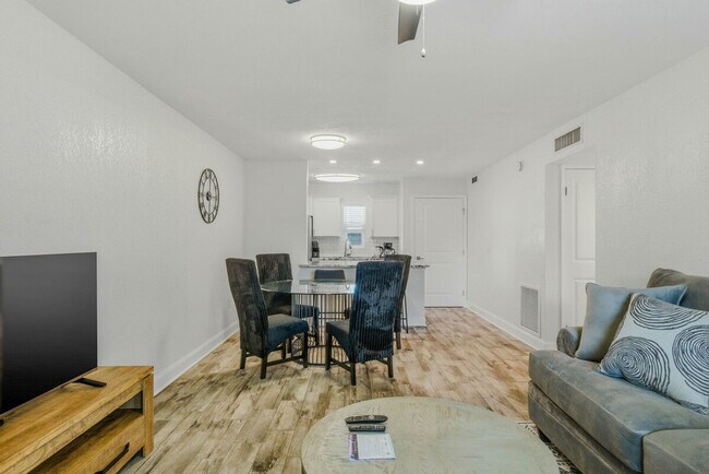 Building Photo - 3911 W Cleveland St