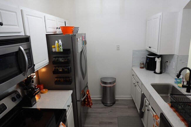 Building Photo - Stone Bridge