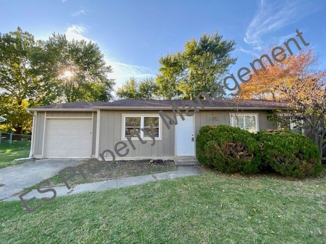 Building Photo - 3 Bedroom 1 Bathroom Ranch Style Home in Perry Township!