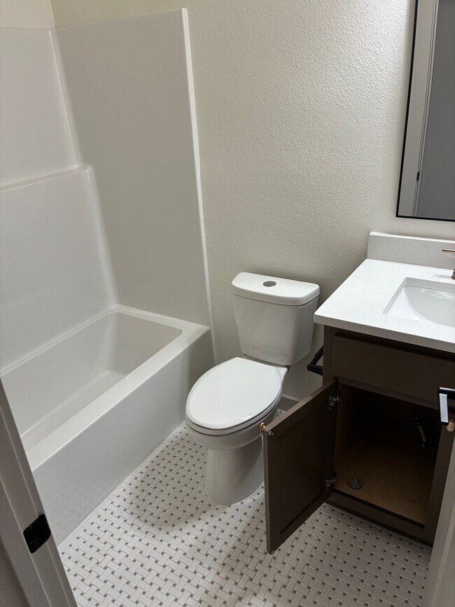 Building Photo - Brand new 2 bed 2 bath home - Springfield MO