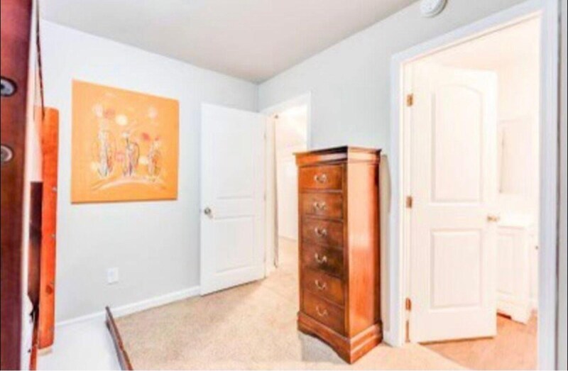 Building Photo - 790 Oak Dr