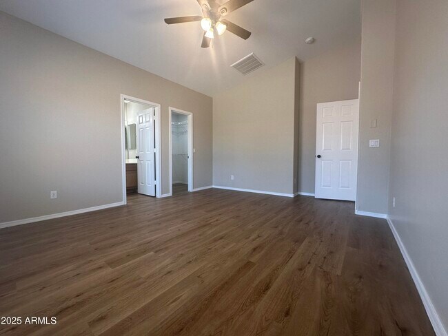 Building Photo - 25211 W Lamont Ave