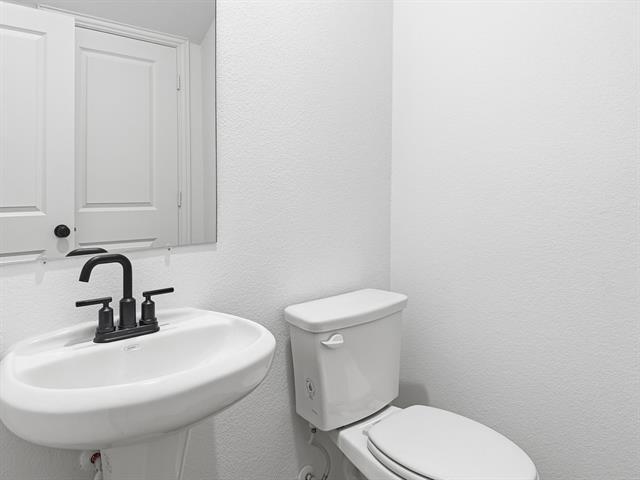 Building Photo - 721 Kerrville Ln