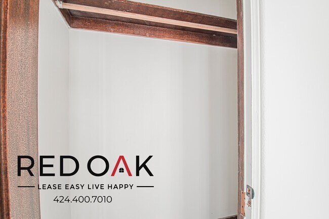 Building Photo - 314 1/4 N Mariposa Ave