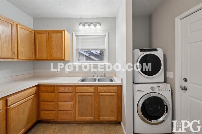 Building Photo - 2037 Alvin St