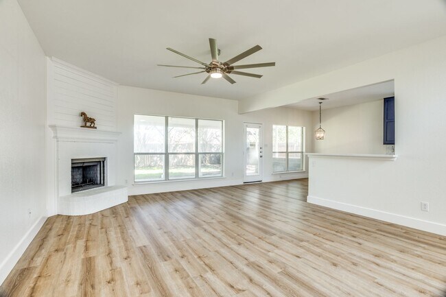 Building Photo - 639 Manchester Dr