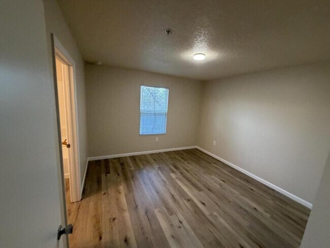 Building Photo - 10433 Chalmer St