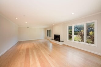 Building Photo - 30 Knightwood Ln