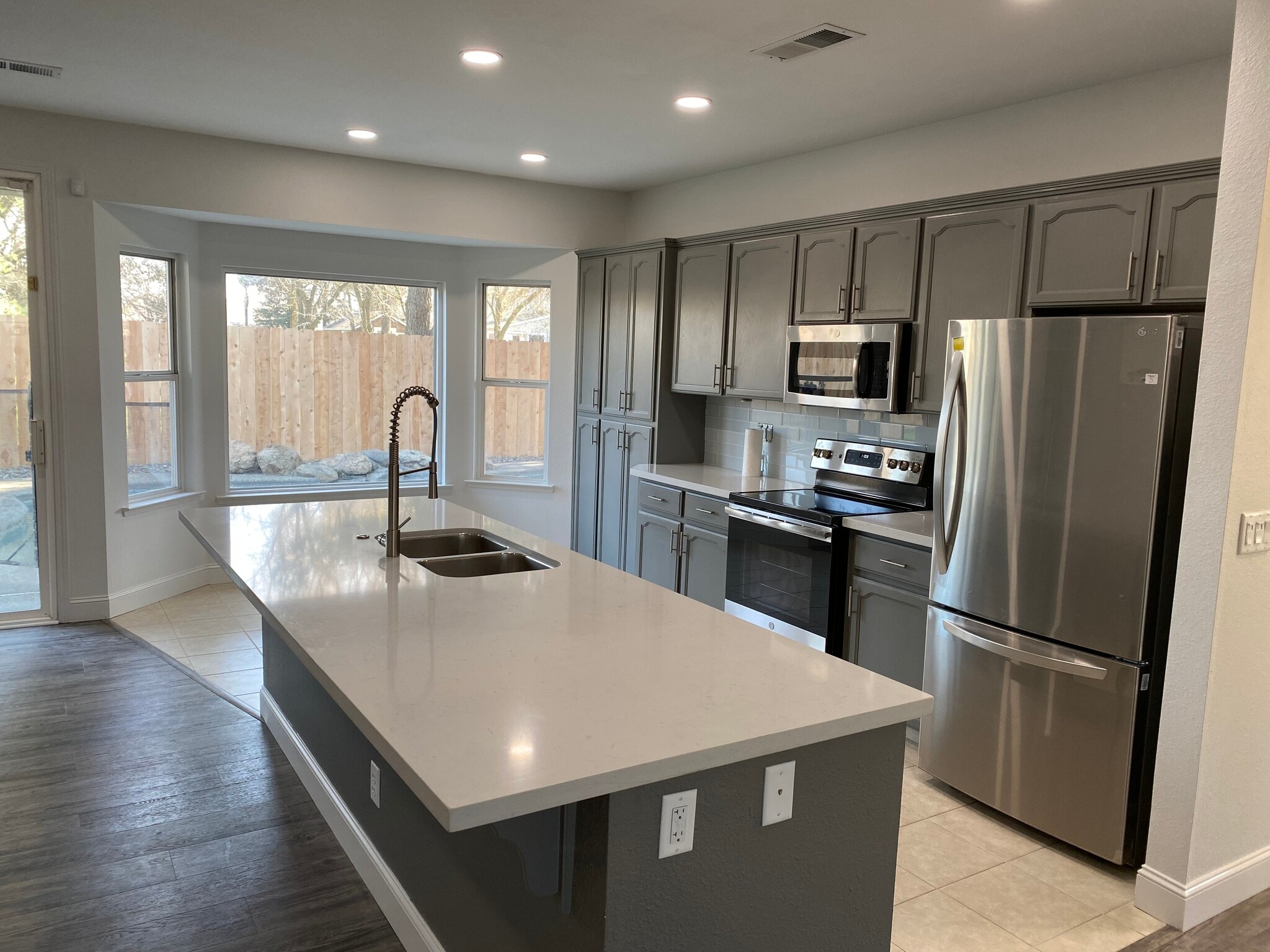 Kitchen - 1134 Pine Ct