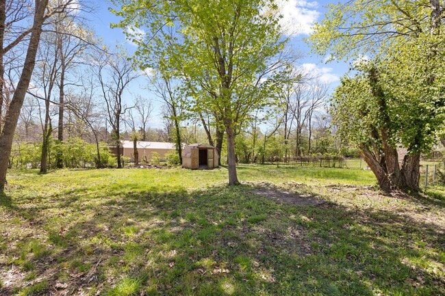 Building Photo - Dream House! Three Bedroom fully Renovated...