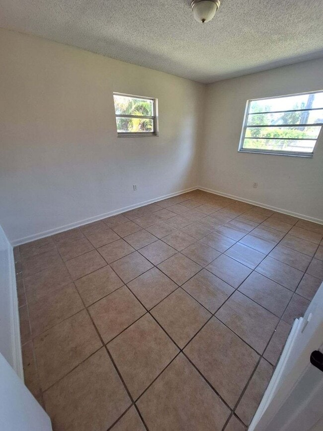 Building Photo - NICE Bradenton 4BR/2BA Home in Quiet Residential Neighborhood