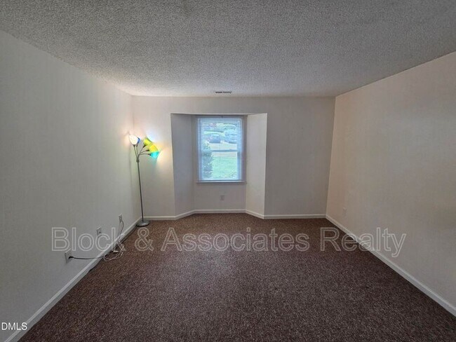 Building Photo - 2011 Quaker Landing