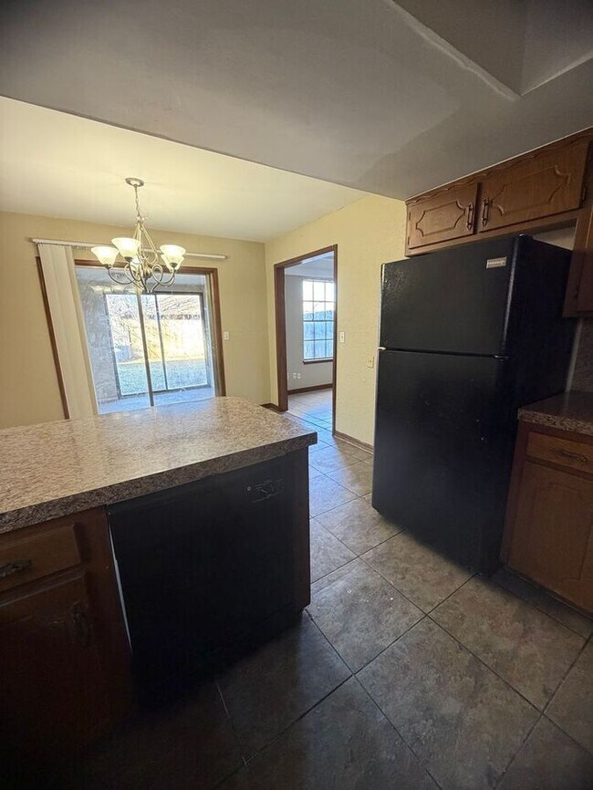 Building Photo - 7301 Edenborough Dr