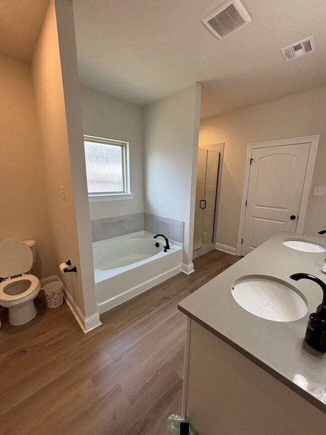 Building Photo - Gorgeous 3 Bedroom Home in Princeton - Only 3 Years Old!