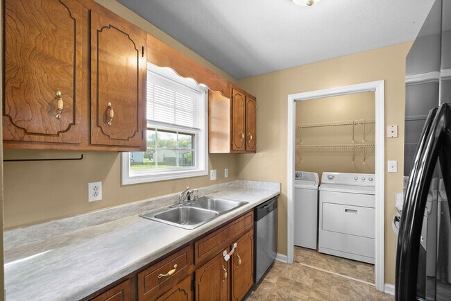 Building Photo - 521 Gainey Dr