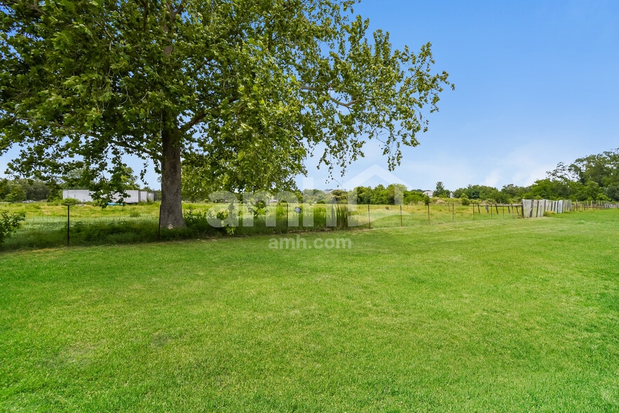 Building Photo - 9313 English Ivy Ct