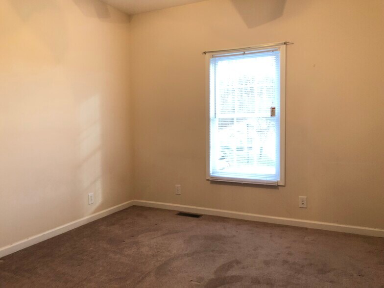Building Photo - 211 Allison Ln
