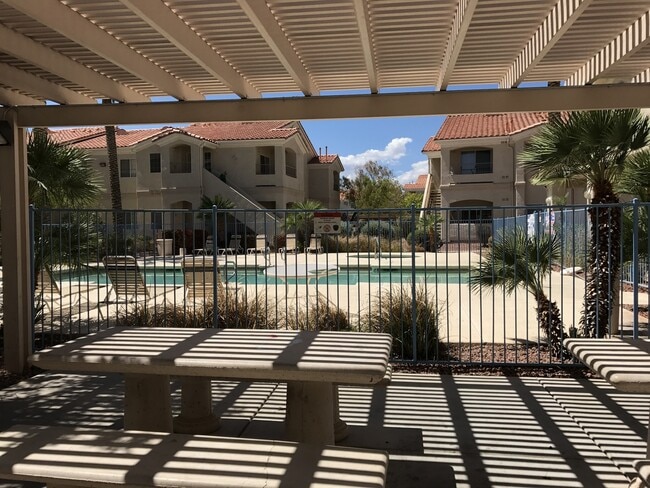 Building Photo - FANTASTIC GATED CONDO IN NW  WITH DETACHED...