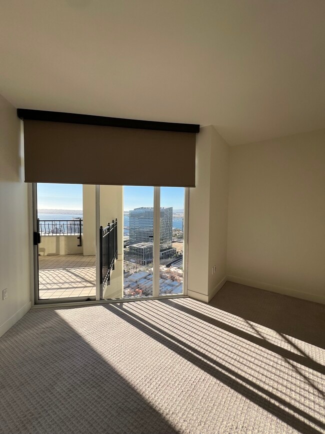 Building Photo - 700 W Harbor Dr