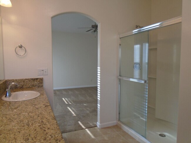 Building Photo - SOLAR......GORGEOUS---3 BEDROOMS PLUS AN OFFICE !!!