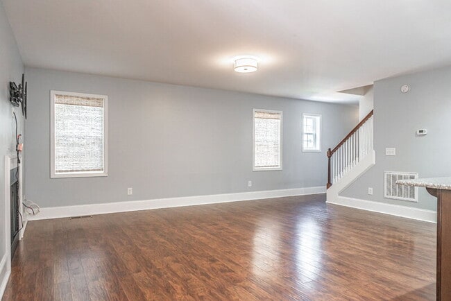 Building Photo - 555 N Saylor St