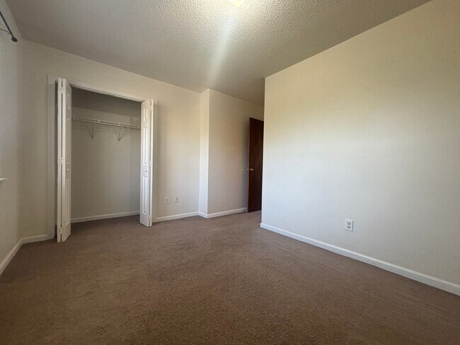 Building Photo - Pueblo Townhouse