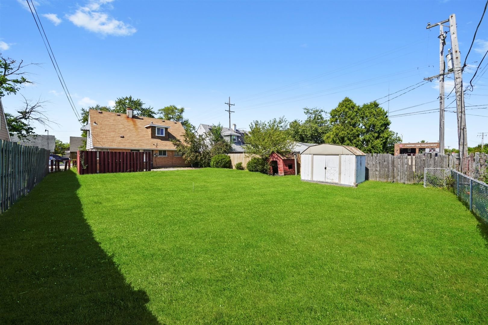 Building Photo - 17007 Oakwood Ave