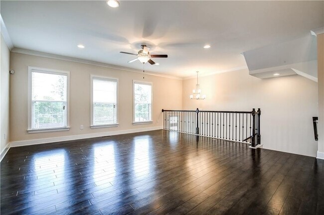 Building Photo - 827 Stone Ridge Ln NE