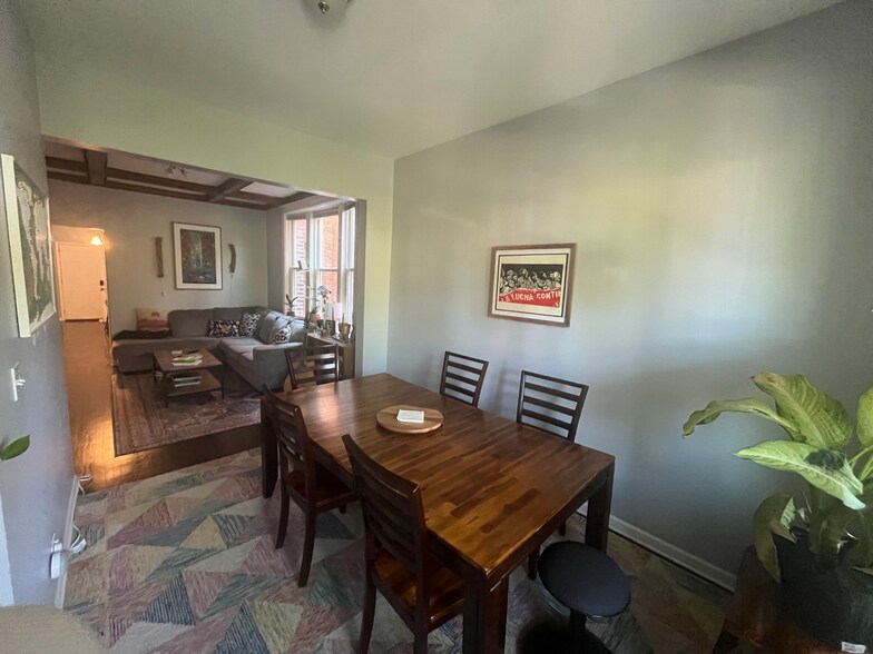 living/dinning space - 2249 W Iowa St