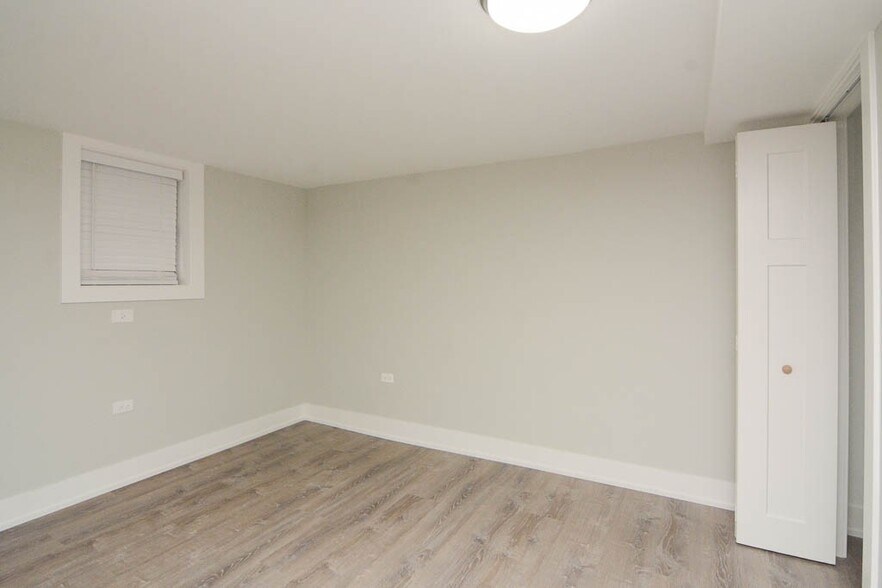 Building Photo - 436 W Belden Ave