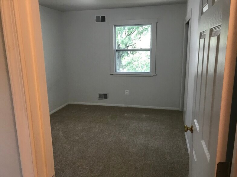 Bedroom #3 - 1001 Jackson Blvd