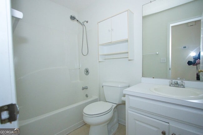 Building Photo - 2804 James Henry Dr