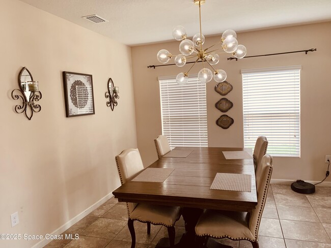 Building Photo - 824 Musgrass Cir