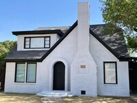 Building Photo - Pre Leasing for fall 2026! 4/2 in Heart of Lubbock!