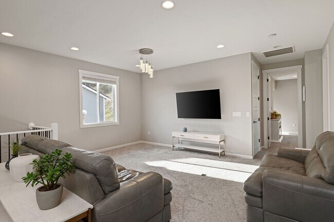 Building Photo - Luxury North Creek Living with Privacy and Designer Upgrades