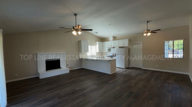 Building Photo - Brand New Fully Remodeled Home Near Cypress School in Tulare! Available Now!